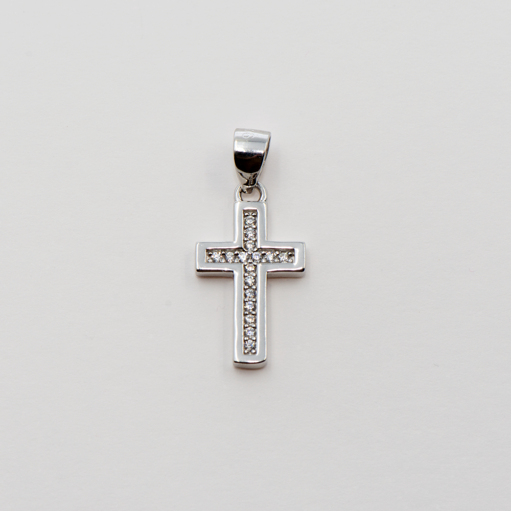 Klein aber fein , ein schöner Kreuz-Symbol-Anhänger aus silber925 für Sie oder das schöneste Geschenk deines liebes.Die Innenseite der Halskette ist mit einer Reihe runder Zirkonsteine gestaltet.