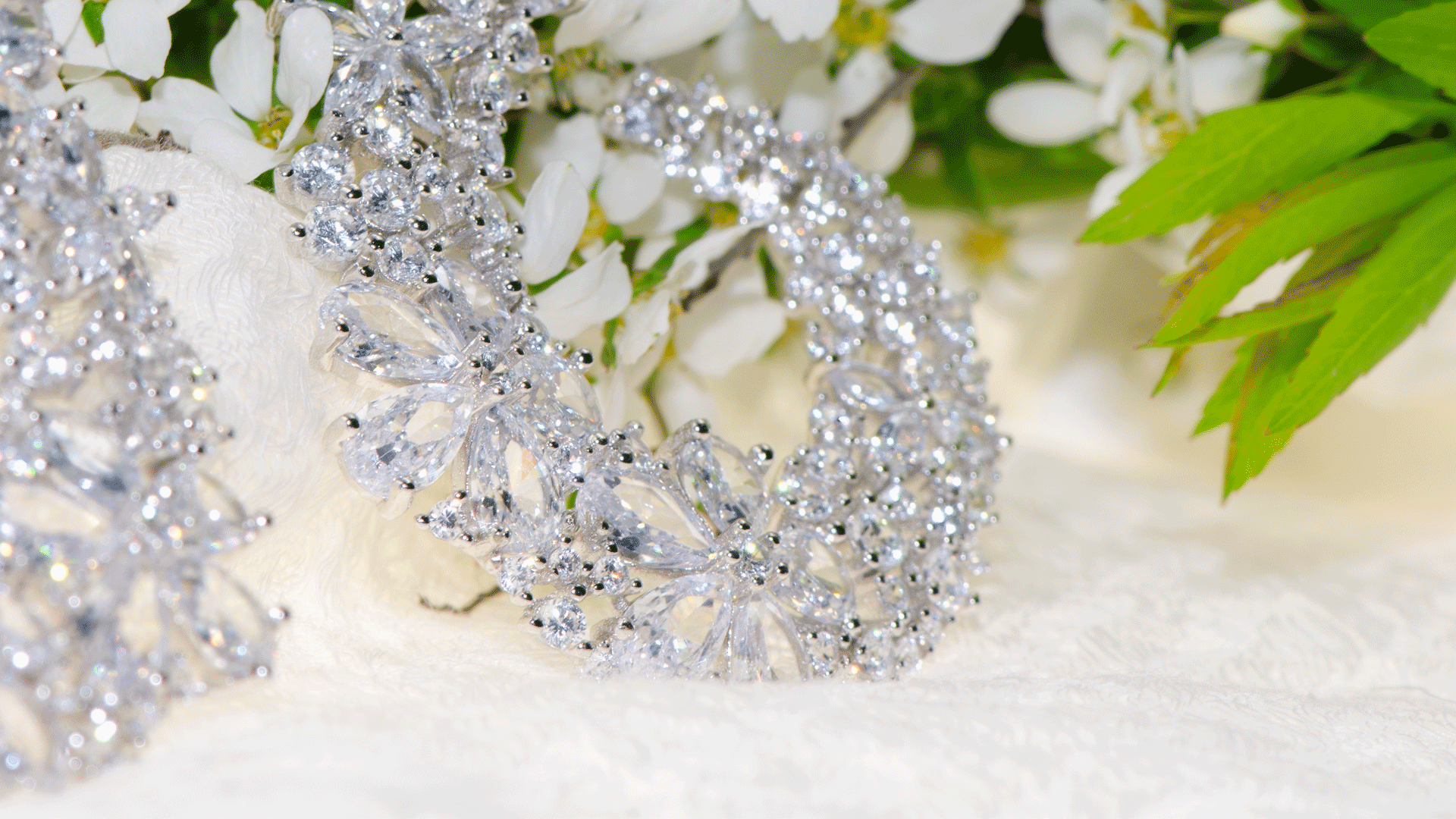 Sind Sie auf der Suche nach dem perfekten Geschenk für Ihre Lieben? Eine Geschenkkarte ist die beste Geschenkidee. Bringen Sie Ihre Liebsten mit 925er Sterlingsilber zum Strahlen wie Sterne.