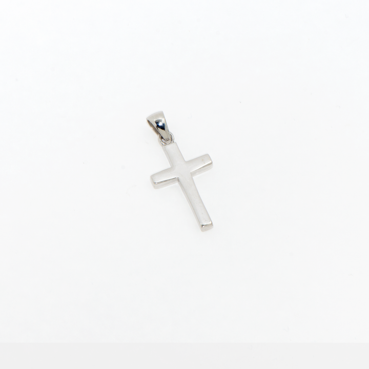 Dieser elegante 925 Silber Kreuz Anhänger besticht durch sein minimalistisches Design und seine hochwertige Verarbeitung. Ohne Verzierungen und in klassischer Form, bietet dieser Silberanhänger zeitlose Schönheit und schlichte Eleganz. Perfekt als dezentes Accessoire für den Alltag oder als bedeutungsvolles Geschenk zu besonderen Anlässen.