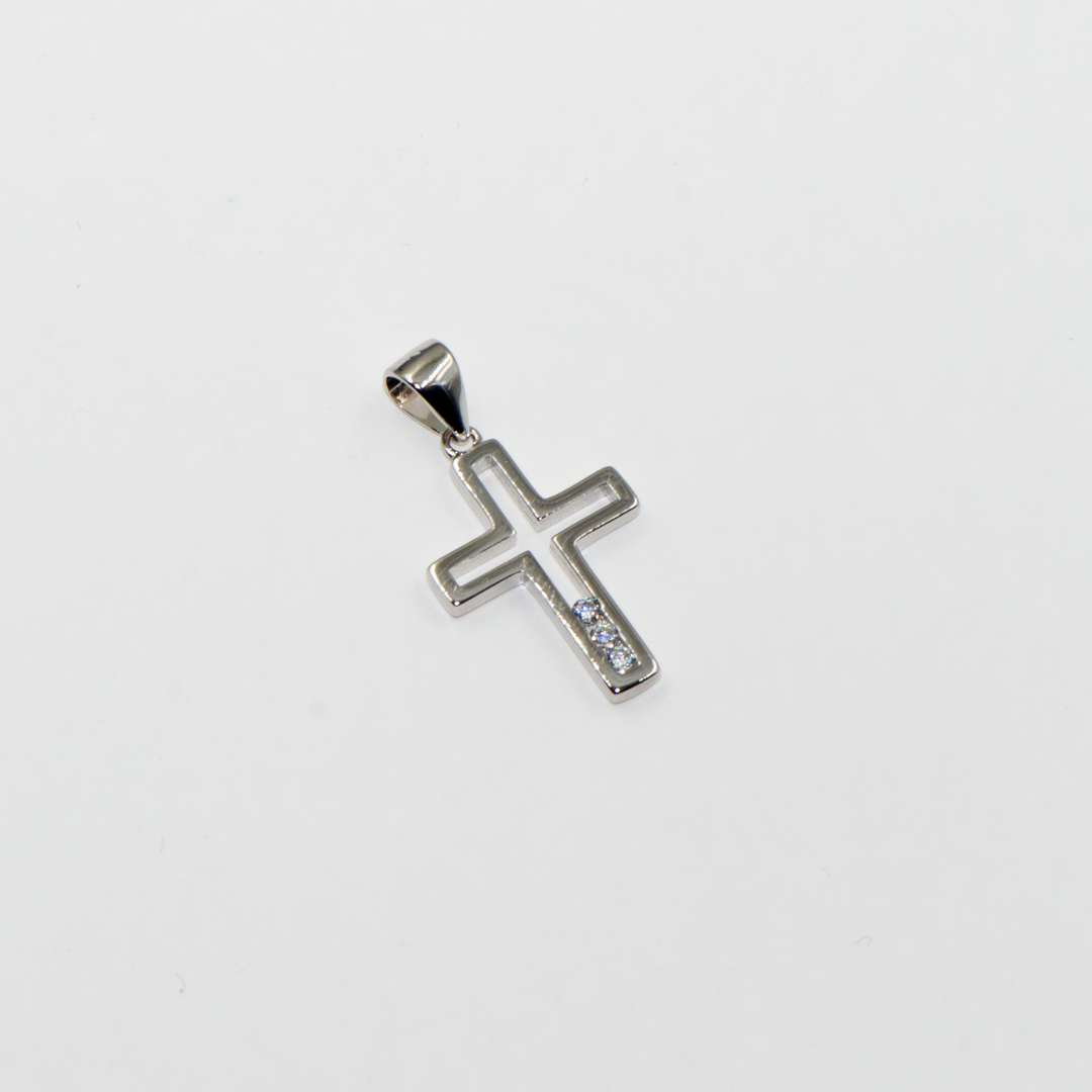 Entdecken Sie unseren eleganten 925 Sterling Silber Anhänger, verziert mit drei strahlend weißen Zirkonia-Steinen. Perfekt für die festliche Jahreszeit und ideal als Weihnachtsgeschenk. Dieser hochwertige Silberanhänger besticht durch sein minimalistisches Design und die funkelnden Zirkonia, die jedem Outfit einen Hauch von Eleganz verleihen. Machen Sie Weihnachten mit diesem stilvollen Schmuckstück unvergesslich.