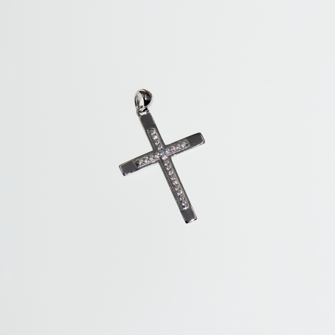 Entdecken Sie unseren edlen 925 Silber Kreuz Anhänger, das ideale Weihnachtsgeschenk für Ihre Liebsten. Dieses hochwertige Schmuckstück aus Sterlingsilber 925 kombiniert zeitloses Design mit hervorragender Verarbeitung. Der Kreuz Anhänger verleiht jedem Outfit einen Hauch von Eleganz und passt perfekt zu festlichen Anlässen.
