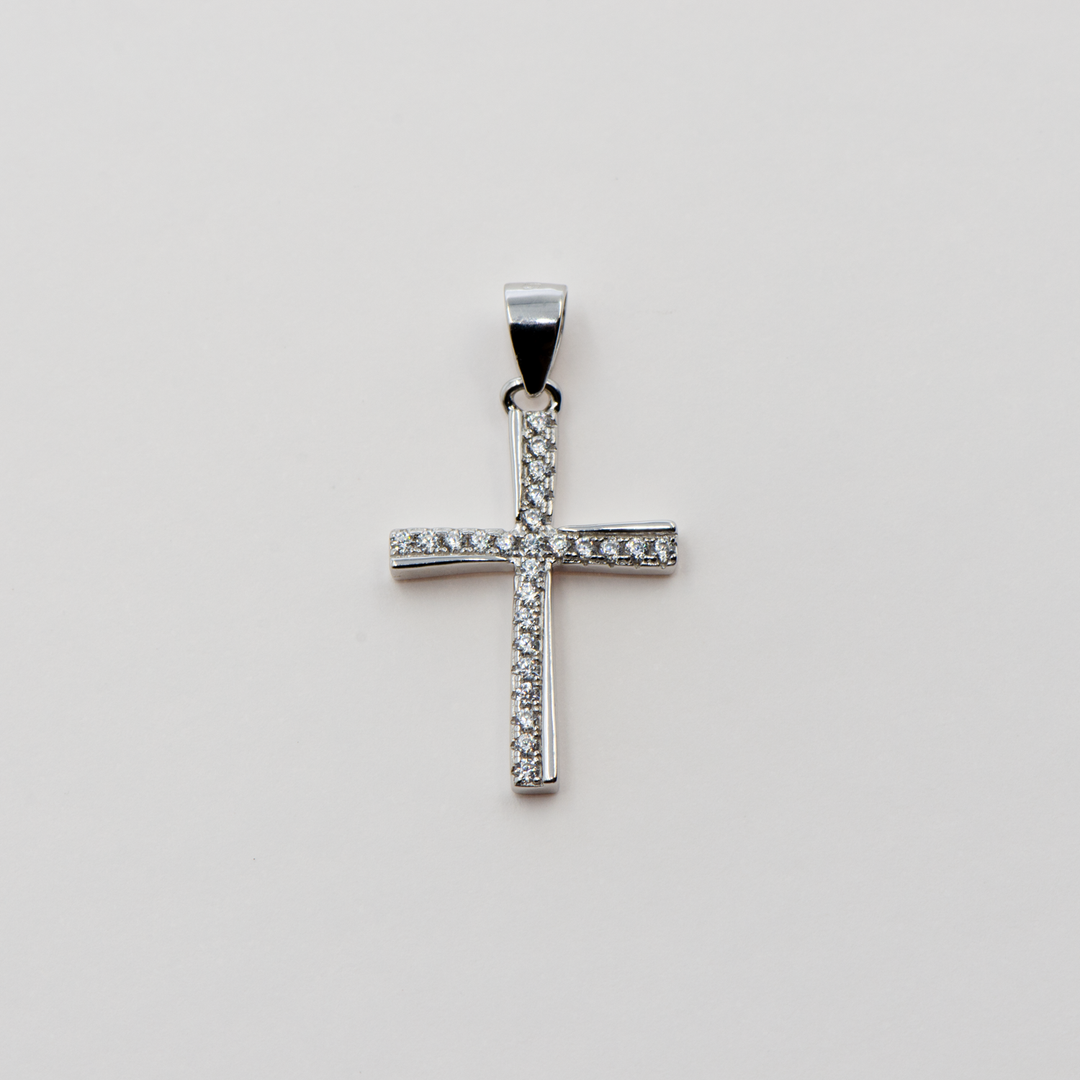 Anhänger Kreuz mit Zirkonia Silber925. Möchten Sie ein tolles Geschenkpaket für Freunde vorbereiten? Das ist eine großartige Idee für Sie. Ein wunderschöner Kreuz-Anhänger, gestaltet mit runden Zirkonsteinen.