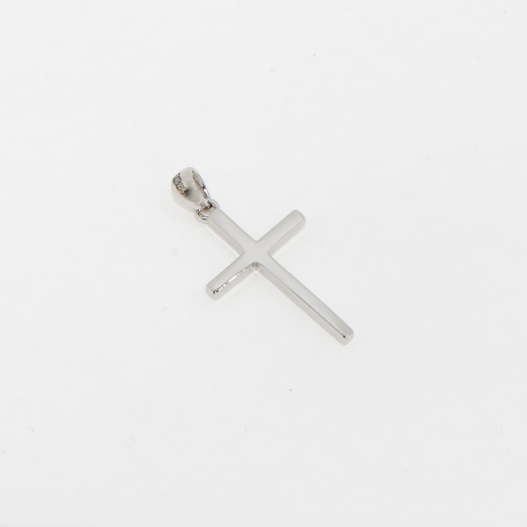 Unser hochwertiger 925 Sterling Silber Kreuz Anhänger ist vollständig mit Rhodium überzogen, um einen langanhaltenden Glanz zu gewährleisten. Dieser schlichte und elegante Silberanhänger besticht durch seine feine Verarbeitung und das moderne Design. Dank der Rhodium-Beschichtung bleibt die Oberfläche vor Anlaufen geschützt, sodass der Anhänger auch nach längerem Tragen strahlend schön bleibt. Ideal als symbolisches Geschenk oder stilvolles Accessoire für jeden Tag.