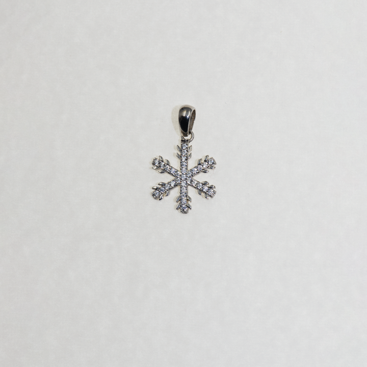Unsere eleganten Schmuckstücke aus 925 Silber mit funkelnden Zirkonia-Steinen sind die perfekte Geschenkidee für besondere Anlässe. Jedes Stück wird sorgfältig gefertigt und in einer stilvollen Schmuckbox geliefert. Mache deinen Liebsten eine Freude mit einem einzigartigen Geschenk, das bleibende Erinnerungen schafft.