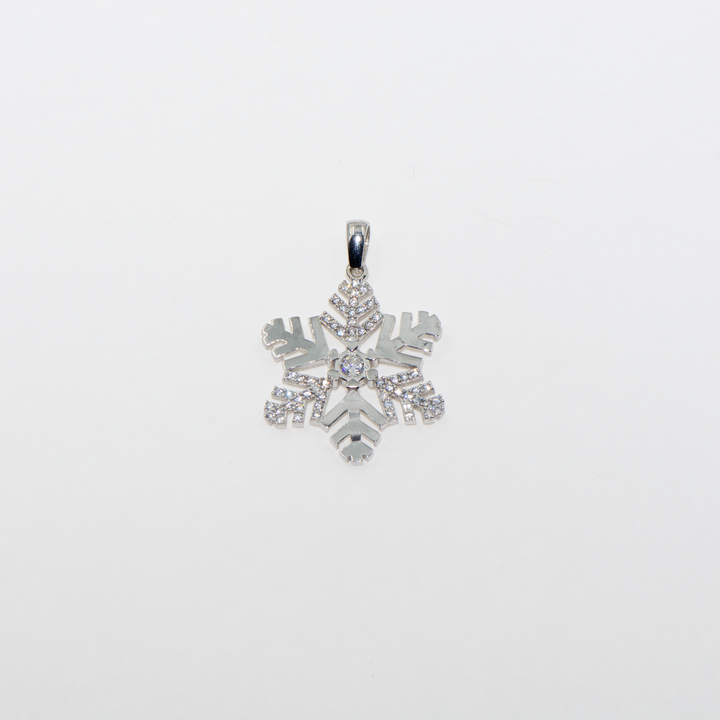 Ein schöner Schneeflocke-Symbol-Anhänger aus silber925 für Sie oder das schöneste Geschenk deines liebes.Den Schneeflocken-Anhänger, der sowohl im Sommer als auch im Winter gerne getragen wird, sollten Sie unbedingt in Ihrem Schmuckkästchen aufbewahren. Sie können es auch verwenden, indem Sie es durch das Produkt ersetzen, das Sie aus unserer Collier mit Anhänger gekauft haben