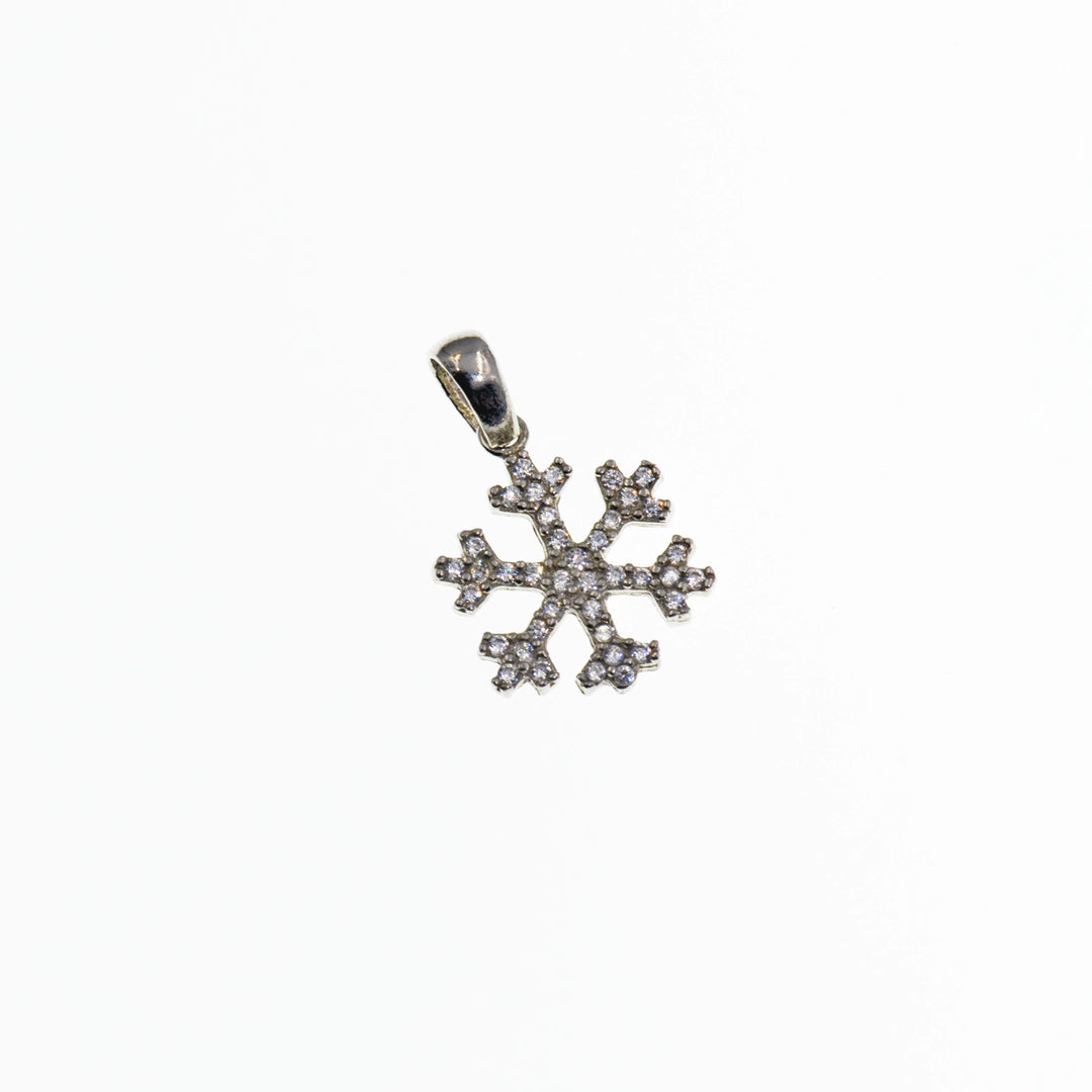 Weihnachten steht vor der Tür und es ist Zeit, deinen Liebsten eine Freude zu machen! Entdecke unsere handgefertigten Schmuckstücke aus hochwertigem 925er Silber – filigrane Designs, inspiriert von der Magie der Schneeflocken. Ob als besonderes Geschenk oder zum Selbstverwöhnen, unsere einzigartigen Kreationen zaubern ein Lächeln ins Gesicht. Jetzt das perfekte Weihnachtsgeschenk finden und deinen Liebsten eine unvergessliche Freude bereiten!