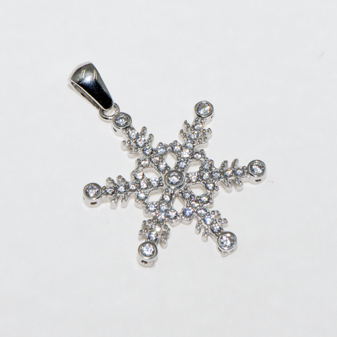 925er Silber Anhänger - Perfektes Geschenk für die Feiertage  Entdecken Sie unseren eleganten 925er Silber Anhänger, das ideale Geschenk für die Feiertag. Dieses hochwertige Schmuckstück vereint stilvolles Design mit bester Qualität und verleiht jedem Moment einen Hauch von Eleganz.  Der Anhänger aus reinem 925er Silber ist langlebig und perfekt für den täglichen Gebrauch sowie besondere Anlässe. Überraschen Sie Ihre Liebsten mit diesem einzigartigen Geschenk und machen Sie die Feiertage unvergesslich.