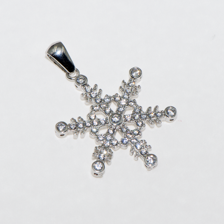 925er Silber Anhänger - Perfektes Geschenk für die Feiertage  Entdecken Sie unseren eleganten 925er Silber Anhänger, das ideale Geschenk für die Feiertag. Dieses hochwertige Schmuckstück vereint stilvolles Design mit bester Qualität und verleiht jedem Moment einen Hauch von Eleganz.  Der Anhänger aus reinem 925er Silber ist langlebig und perfekt für den täglichen Gebrauch sowie besondere Anlässe. Überraschen Sie Ihre Liebsten mit diesem einzigartigen Geschenk und machen Sie die Feiertage unvergesslich.