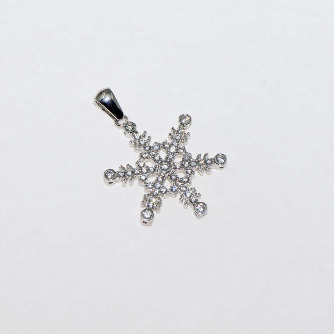 925er Silber Anhänger - Perfektes Geschenk für die Feiertage  Entdecken Sie unseren eleganten 925er Silber Anhänger, das ideale Geschenk für die Feiertag. Dieses hochwertige Schmuckstück vereint stilvolles Design mit bester Qualität und verleiht jedem Moment einen Hauch von Eleganz.  Der Anhänger aus reinem 925er Silber ist langlebig und perfekt für den täglichen Gebrauch sowie besondere Anlässe. Überraschen Sie Ihre Liebsten mit diesem einzigartigen Geschenk und machen Sie die Feiertage unvergesslich.