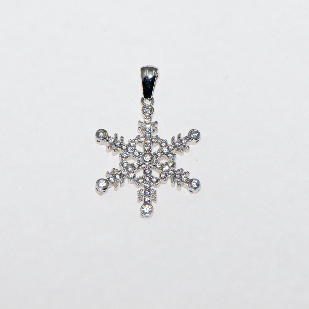 925er Silber Anhänger - Perfektes Geschenk für die Feiertage  Entdecken Sie unseren eleganten 925er Silber Anhänger, das ideale Geschenk für die Feiertag. Dieses hochwertige Schmuckstück vereint stilvolles Design mit bester Qualität und verleiht jedem Moment einen Hauch von Eleganz.  Der Anhänger aus reinem 925er Silber ist langlebig und perfekt für den täglichen Gebrauch sowie besondere Anlässe. Überraschen Sie Ihre Liebsten mit diesem einzigartigen Geschenk und machen Sie die Feiertage unvergesslich.