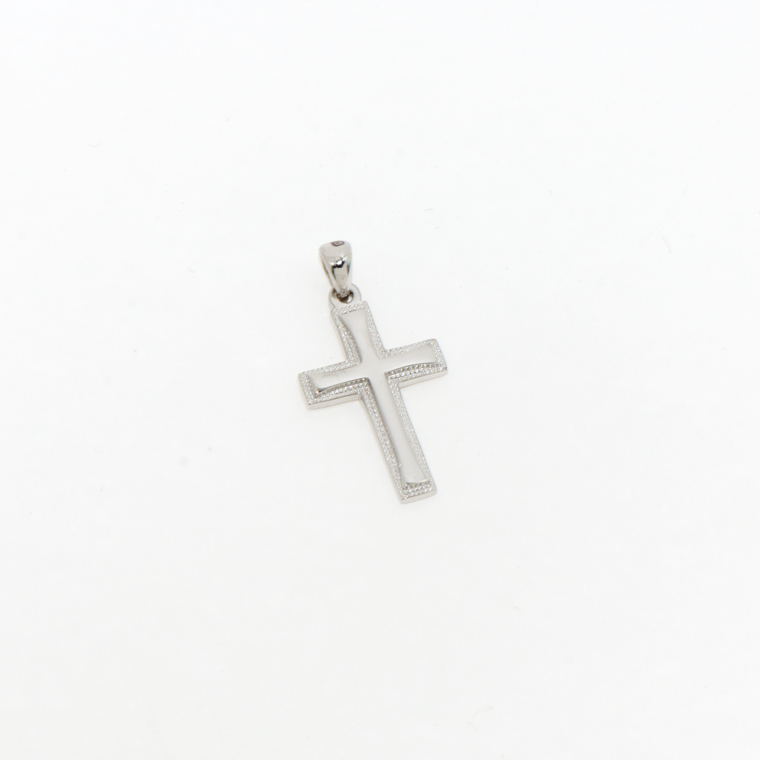 Unser eleganter 925 Sterling Silber Kreuz Anhänger ist mit Rhodium überzogen, um einen dauerhaften Glanz zu gewährleisten. Der schlichte Silberanhänger bietet zeitlose Eleganz und schützt dank der Rhodium-Beschichtung vor dem Anlaufen. Ein ideales Accessoire für den Alltag oder als symbolisches Geschenk zu besonderen Anlässen.