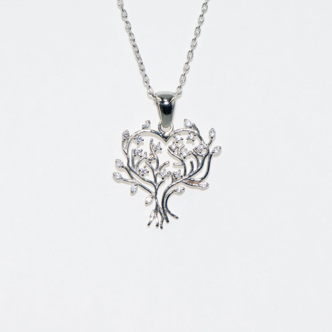 as Lebensbaum-Symbol, das uns häufig in Silberschmuck begegnet, sticht als Motiv hervor, das durch seine Eleganz und Bedeutung Aufmerksamkeit erregt.