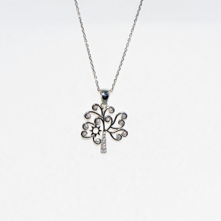 925 Silber Collier mit Baum-Anhänger und Zirkonsteinen. Verstellbare Kette – die perfekte Geschenkidee für jeden Anlass.