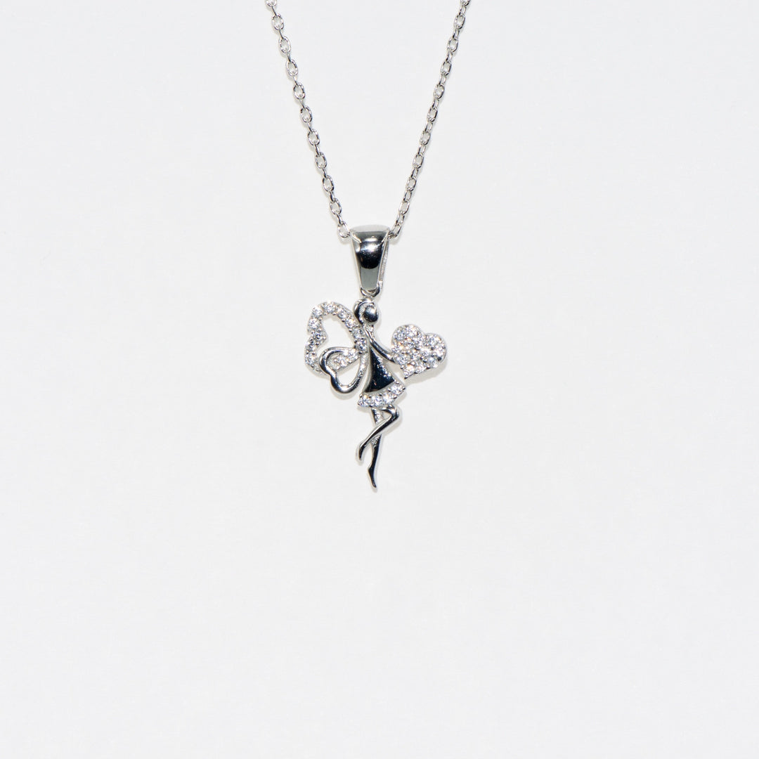Liebesfee-Collier aus 925er Silber mit weißen Zirkonsteinen und verstellbarer Kette – die perfekte Geschenkidee für besondere Anlässe.
