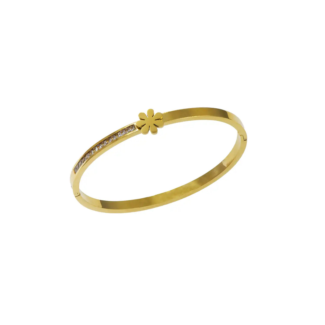 Eleganter Armreif aus goldfarbenem Edelstahl mit zarter Blumenverzierung – das perfekte Accessoire für einen Hauch von Eleganz im Alltag und zu besonderen Anlässen.