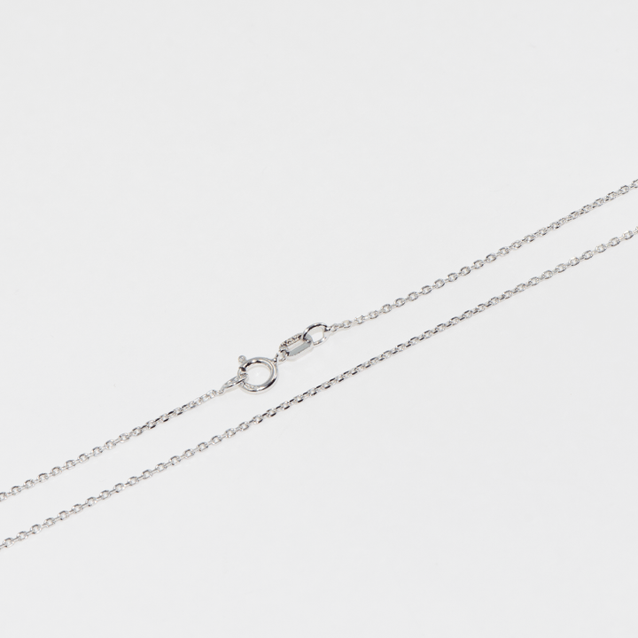 Kette aus 925er Sterlingsilber, die Sie mit ihrem dünnen und eleganten Aussehen gerne tragen können. Es ist mit Rhodinert beschichtet, um seinen Glanz länger zu bewahren. Es ist auch ein perfektes Geschenk für Ihre Lieben. Sie können Ihre Kette mit einer stilvollen Anhänger vervollständigen
