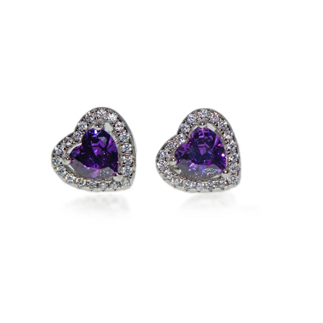 Kleine Amethyst Ohrstecker mit funkelnden Zirkonia, gefertigt aus 925er Sterling Silber – dezent und stilvoll für jeden Anlass.
