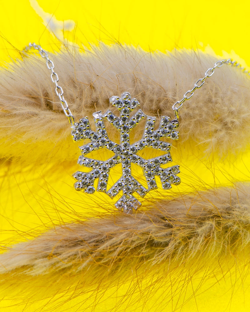 Elegante Schneeflocke Halskette aus 925 Silber – Funkelnde Details für den winterlichen Look. Jetzt im Sale verfügbar!